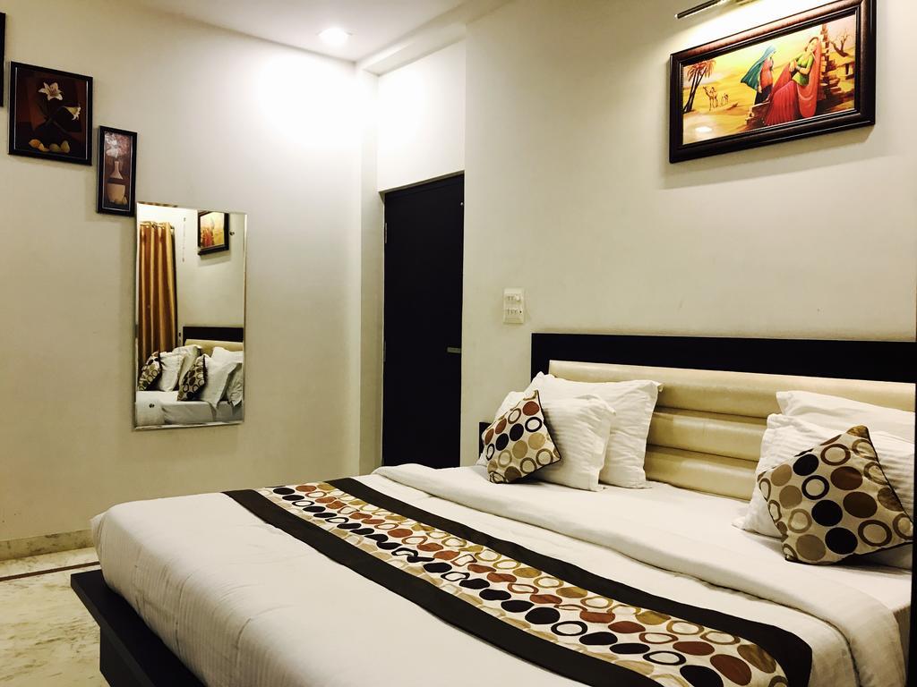 Hotel Aaradhya Residency à Agra  Extérieur photo