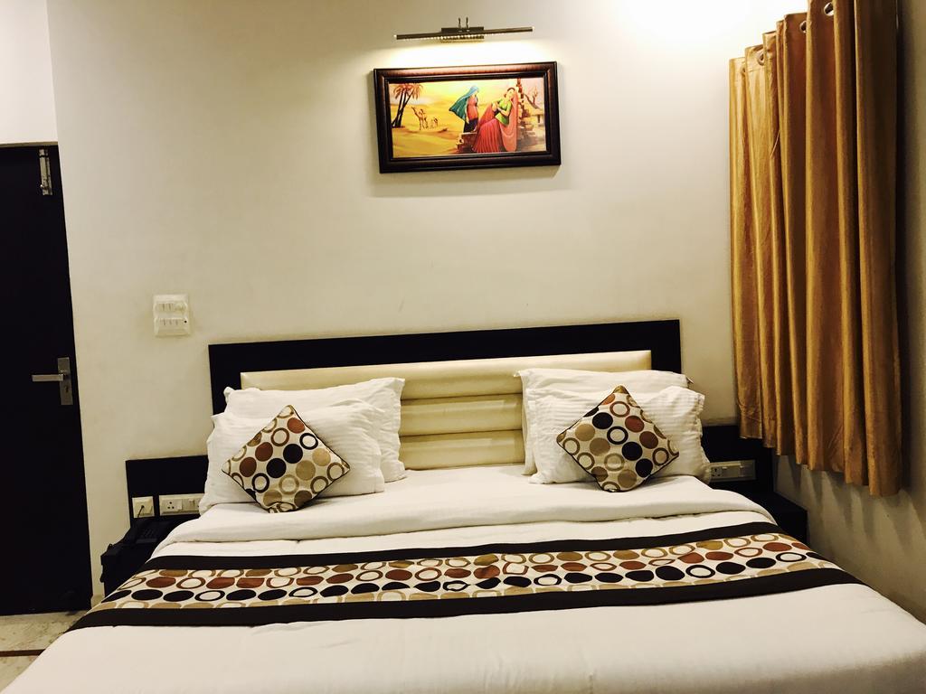 Hotel Aaradhya Residency à Agra  Extérieur photo