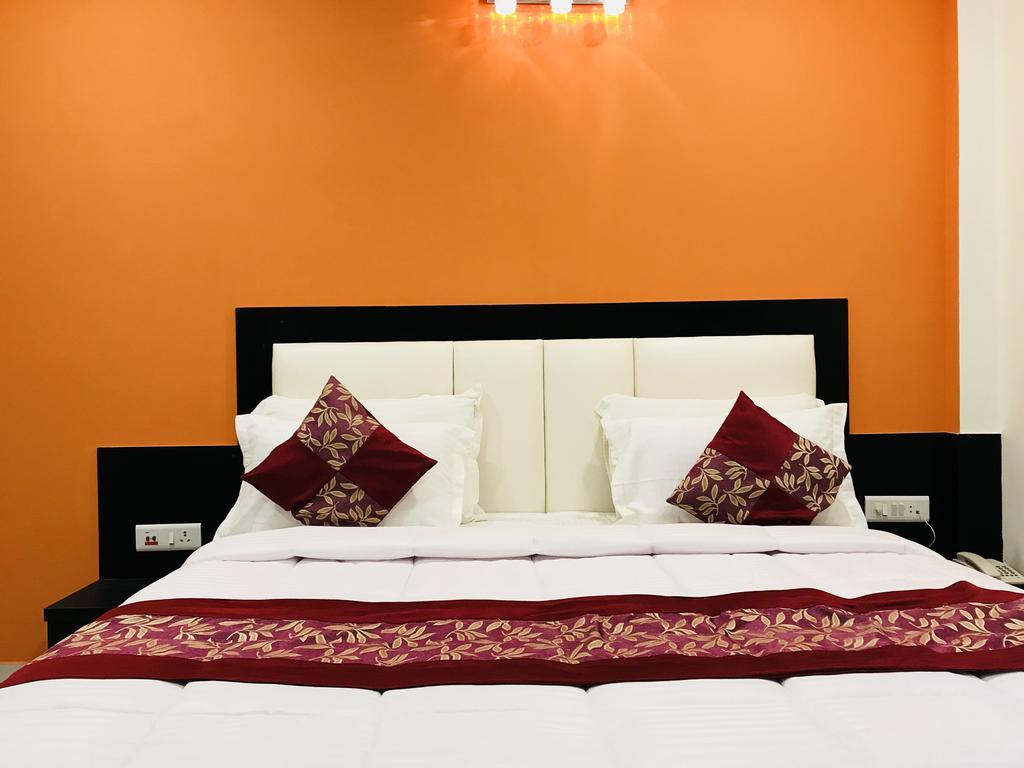 Hotel Aaradhya Residency à Agra  Extérieur photo