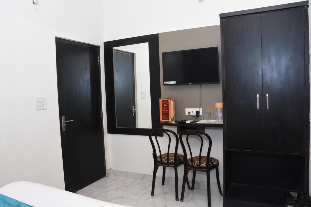 Hotel Aaradhya Residency à Agra  Extérieur photo