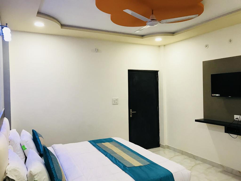 Hotel Aaradhya Residency à Agra  Extérieur photo