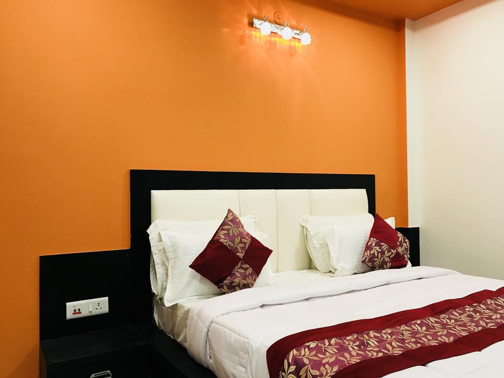 Hotel Aaradhya Residency à Agra  Extérieur photo