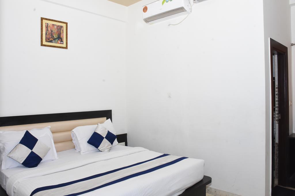 Hotel Aaradhya Residency à Agra  Extérieur photo