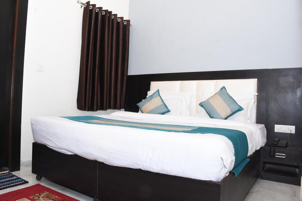 Hotel Aaradhya Residency à Agra  Extérieur photo