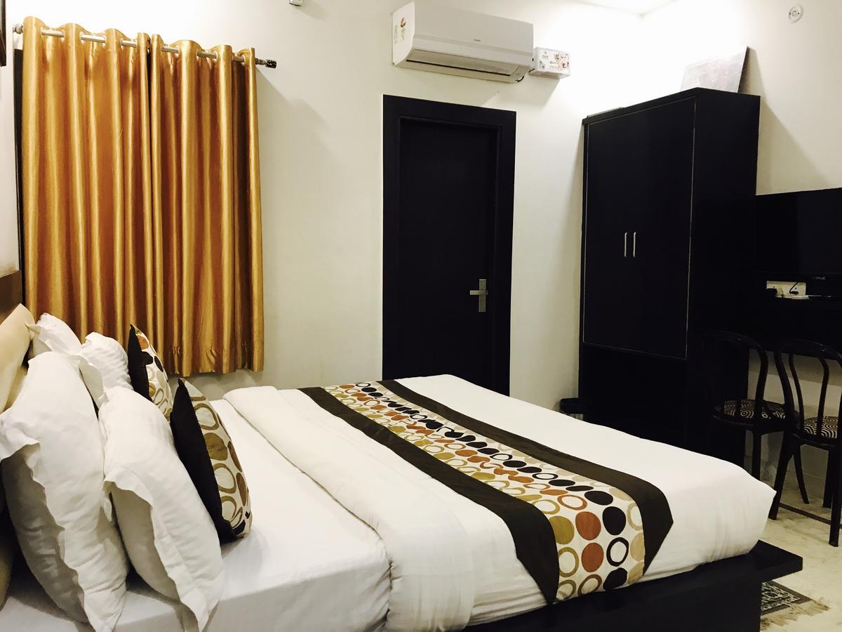 Hotel Aaradhya Residency à Agra  Extérieur photo