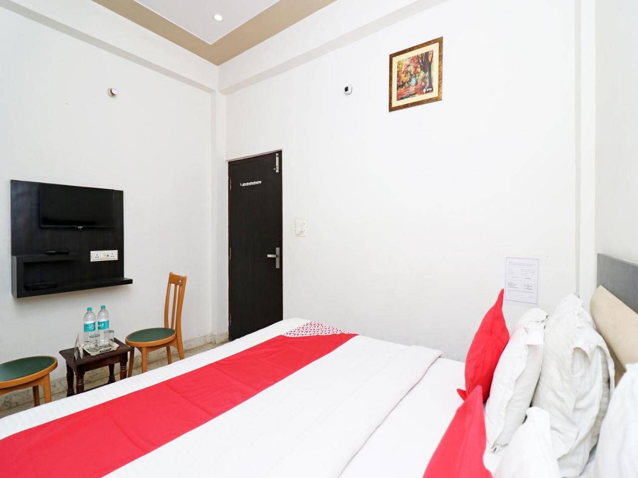 Hotel Aaradhya Residency à Agra  Extérieur photo