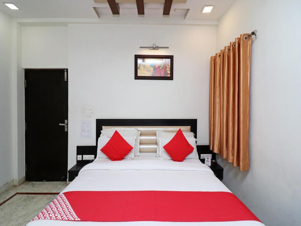 Hotel Aaradhya Residency à Agra  Extérieur photo