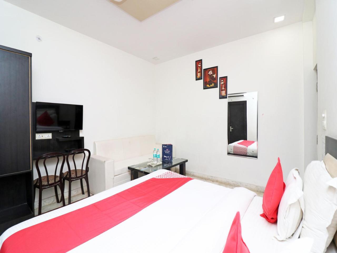 Hotel Aaradhya Residency à Agra  Extérieur photo