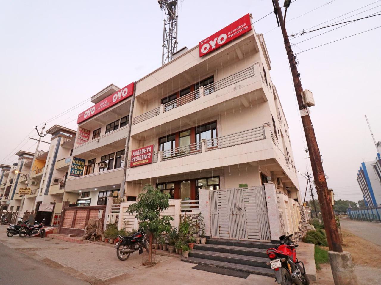 Hotel Aaradhya Residency à Agra  Extérieur photo