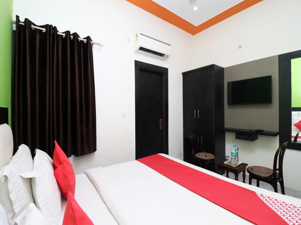 Hotel Aaradhya Residency à Agra  Extérieur photo