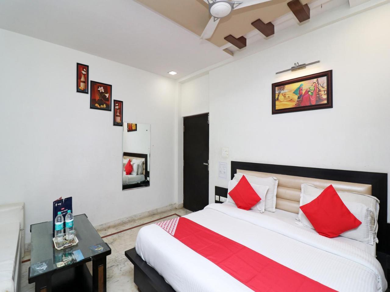 Hotel Aaradhya Residency à Agra  Extérieur photo