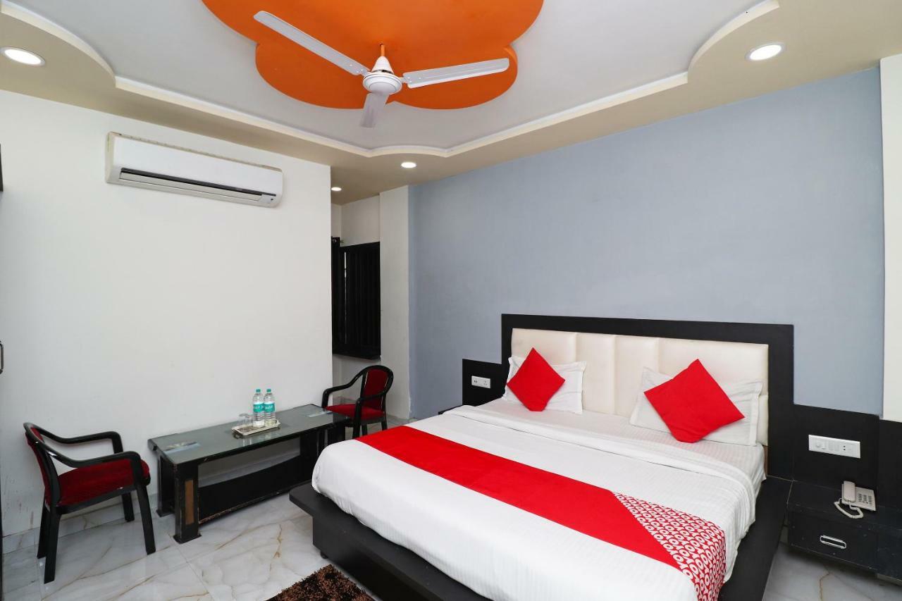 Hotel Aaradhya Residency à Agra  Extérieur photo