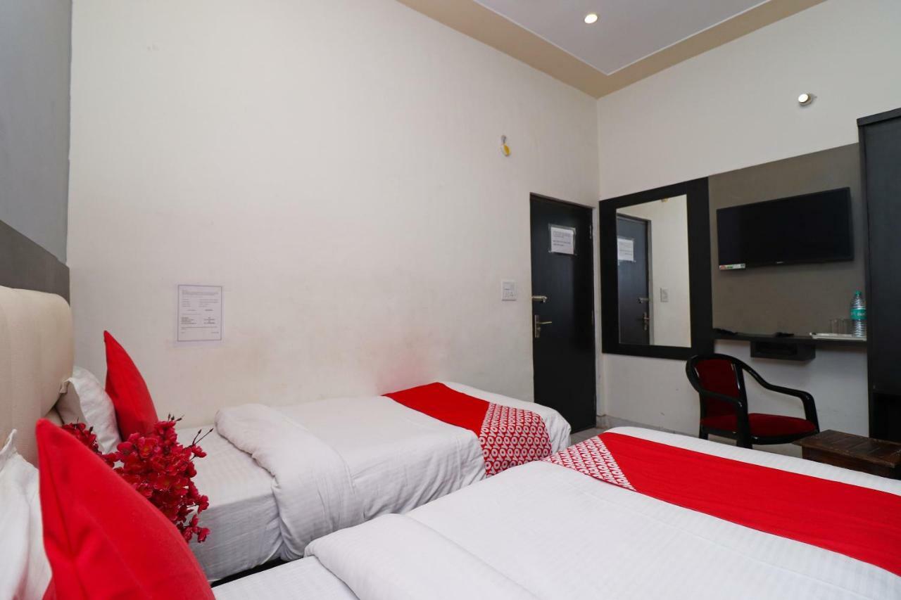Hotel Aaradhya Residency à Agra  Extérieur photo