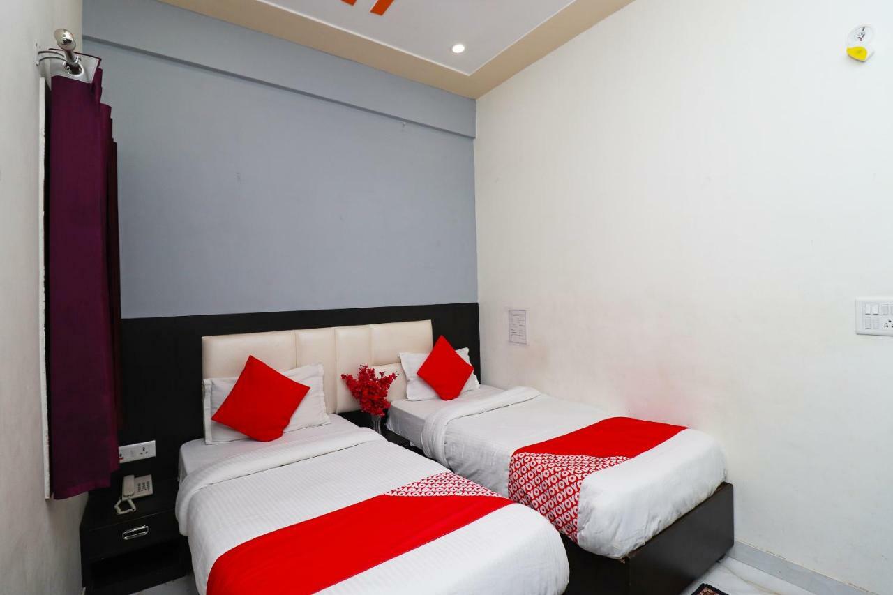 Hotel Aaradhya Residency à Agra  Extérieur photo