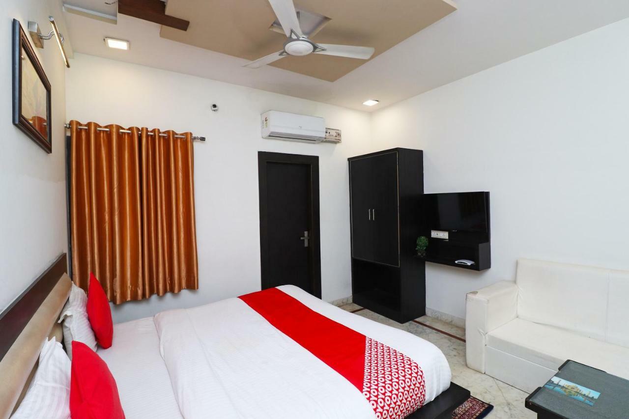 Hotel Aaradhya Residency à Agra  Extérieur photo